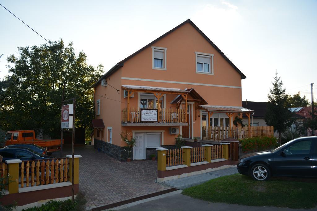 Hotel István Vendégház Egerszalók Exterior foto